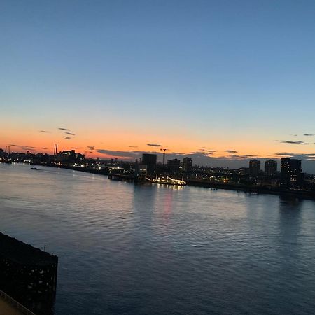 Luxury Riverside Apt With Easy Access To Central London, O2, Excel Centre And Parking エクステリア 写真