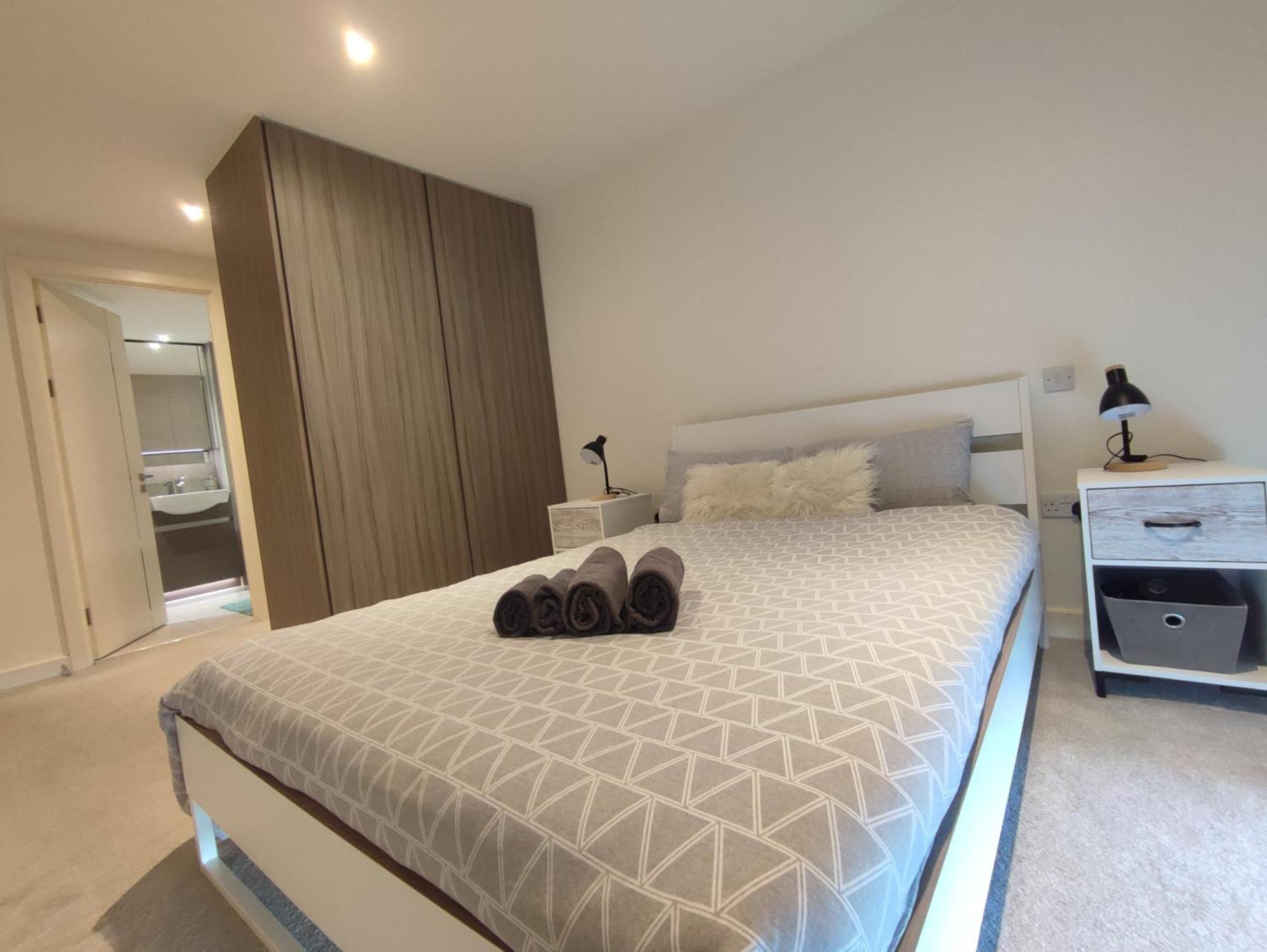 Luxury Riverside Apt With Easy Access To Central London, O2, Excel Centre And Parking エクステリア 写真