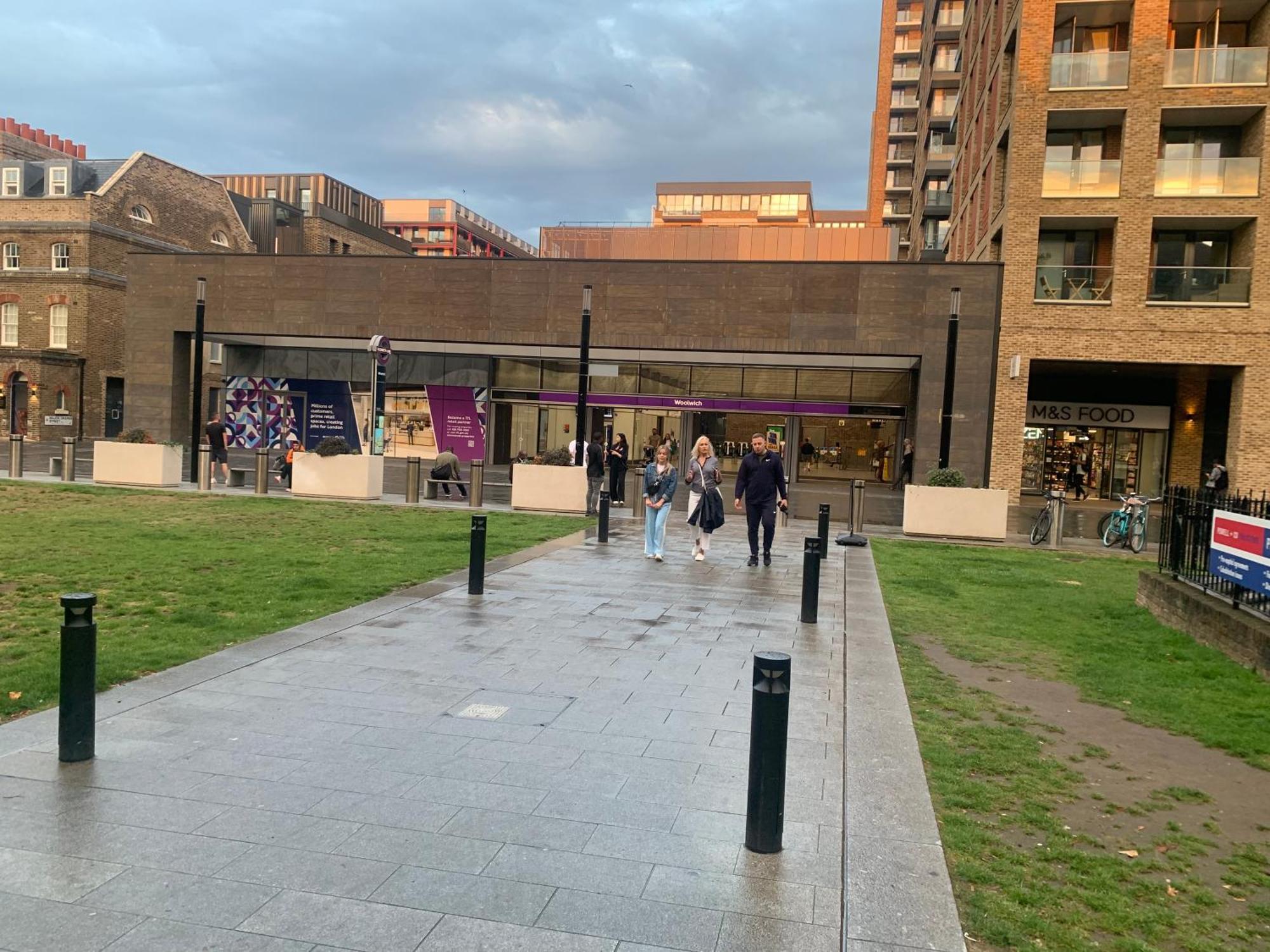 Luxury Riverside Apt With Easy Access To Central London, O2, Excel Centre And Parking エクステリア 写真